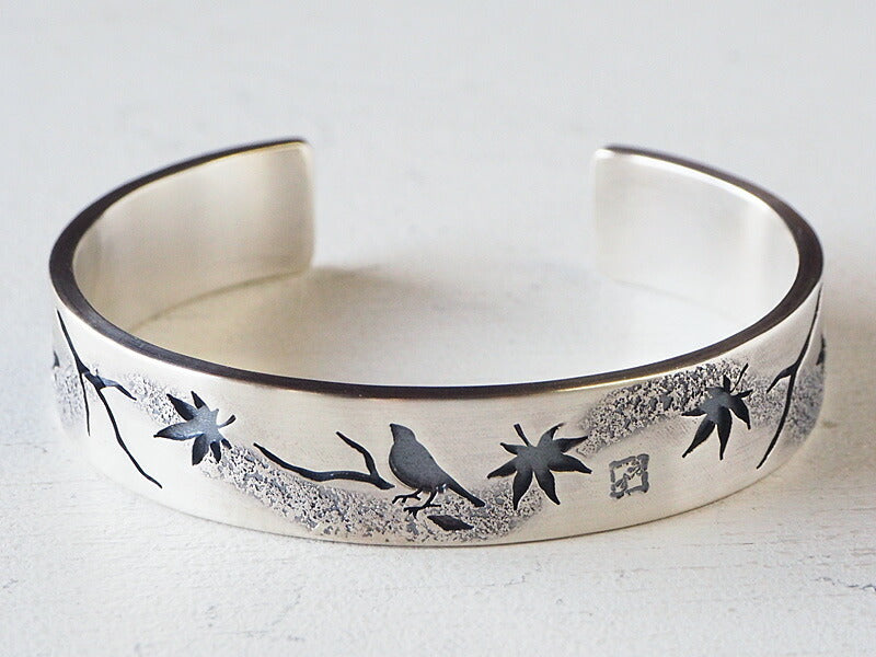 エス 和柄アクセサリー作家・三浦砂織 文鳥×紅葉 オーバーレイ シルバーバングル [S-Bbm-01]