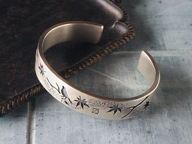 エス 和柄アクセサリー作家・三浦砂織 文鳥×紅葉 オーバーレイ シルバーバングル [S-Bbm-01]