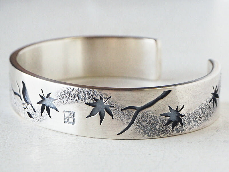 エス 和柄アクセサリー作家・三浦砂織 文鳥×紅葉 オーバーレイ シルバーバングル [S-Bbm-01]