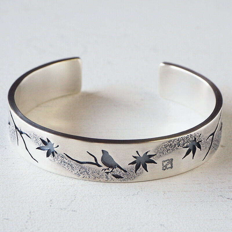 エス 和柄アクセサリー作家・三浦砂織 文鳥×紅葉 オーバーレイ シルバーバングル [S-Bbm-01]