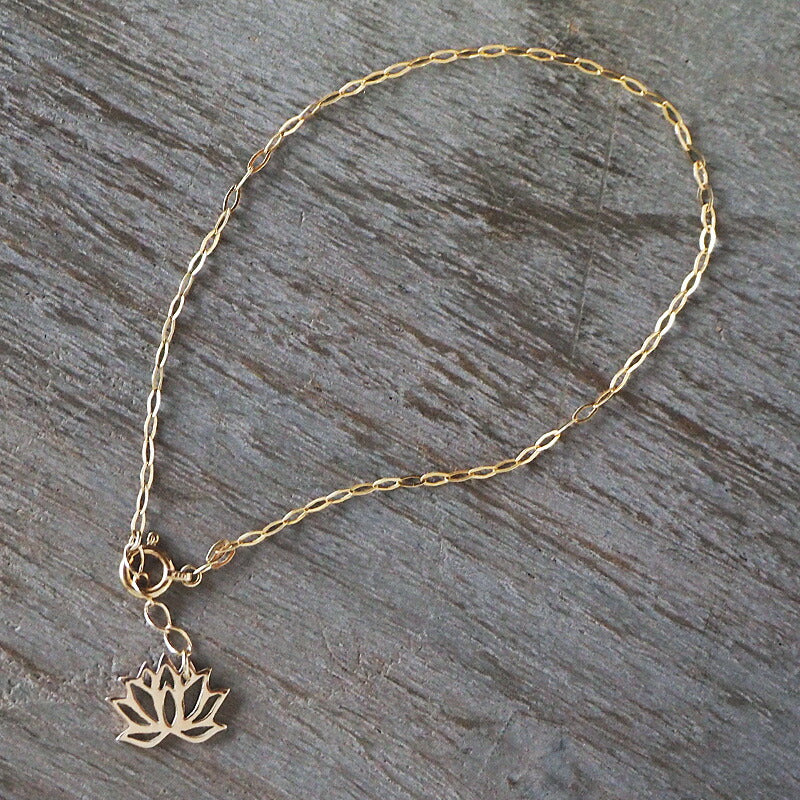 Japanese pattern accessory artist Saori Miura lotus bracelet 10k yellow gold [S-Bh-10y] 