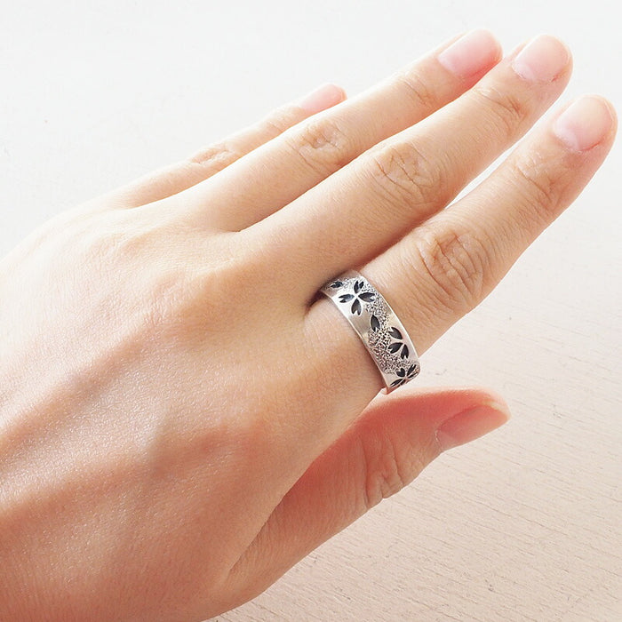 日本圖案配飾藝術家 Saori Miura Kasumizakura 扁平戒指鏤空覆蓋銀 7mm 氧化飾面 [SR-16-B] 