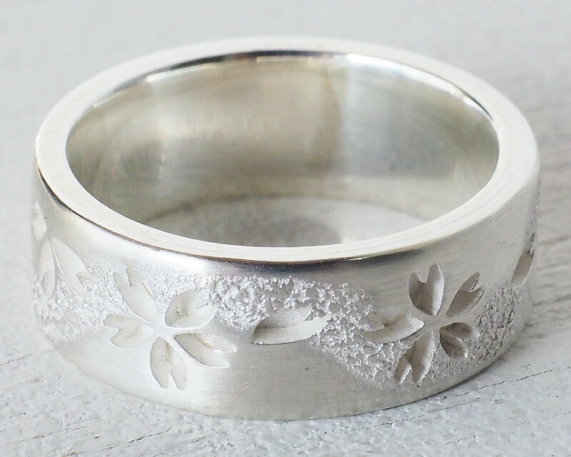 エス 和柄アクセサリー作家・三浦砂織 霞桜 平打ちリング 透かし彫りオーバーレイ シルバー 7mm 白仕上げ [S-R-16-W]