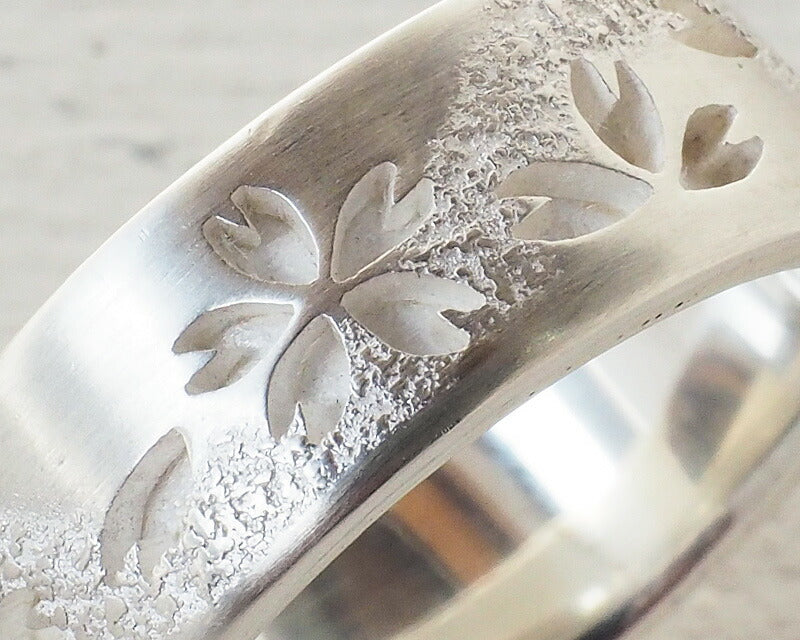 エス 和柄アクセサリー作家・三浦砂織 霞桜 平打ちリング 透かし彫りオーバーレイ シルバー 7mm 白仕上げ [S-R-16-W]
