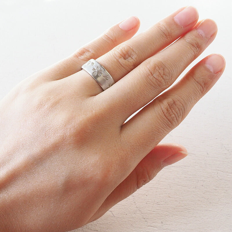 エス 和柄アクセサリー作家・三浦砂織 霞桜 平打ちリング 透かし彫りオーバーレイ シルバー 7mm 白仕上げ [S-R-16-W]