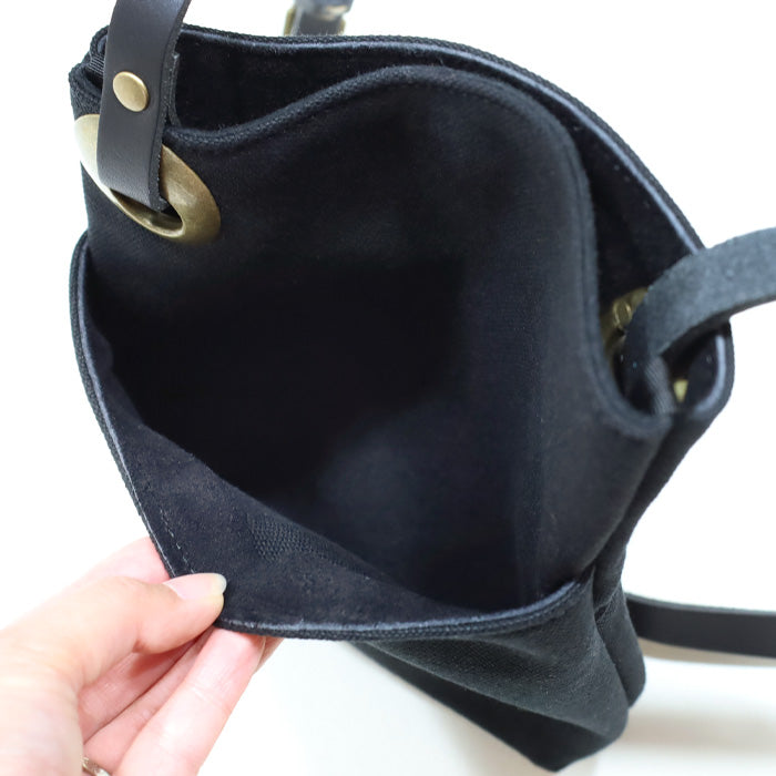 ulazan alter Asymmetric Water Repellent Canvas Pochette Black Women's Men's [U0211-BK] 