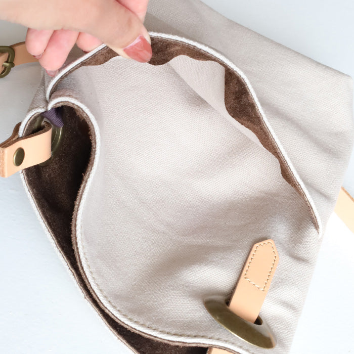 ulazan alter Asymmetric Water Repellent Canvas Pochette Ivory Women's Men's [U0211-IV] 