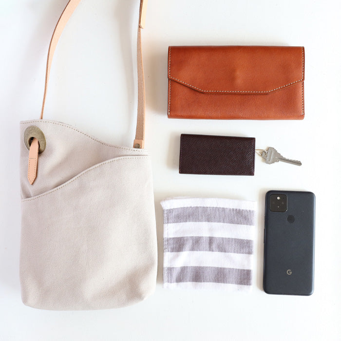 ulazan alter Asymmetric Water Repellent Canvas Pochette Ivory Women's Men's [U0211-IV] 