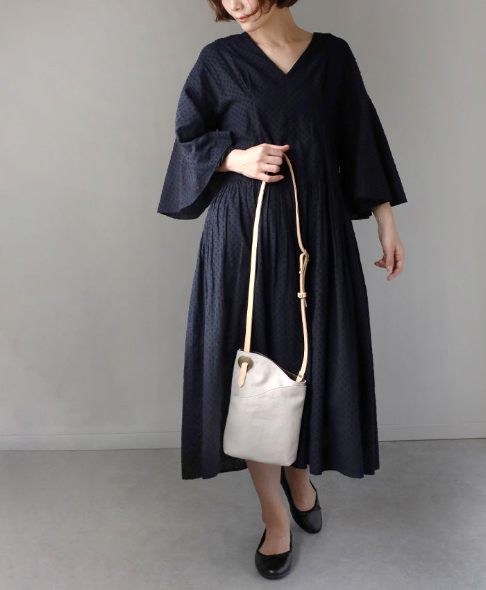 ulazan alter Asymmetric Water Repellent Canvas Pochette Ivory Women's Men's [U0211-IV] 